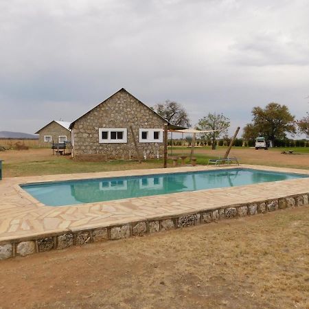 فندق Meteorite Rest Camp Grootfontein المظهر الخارجي الصورة