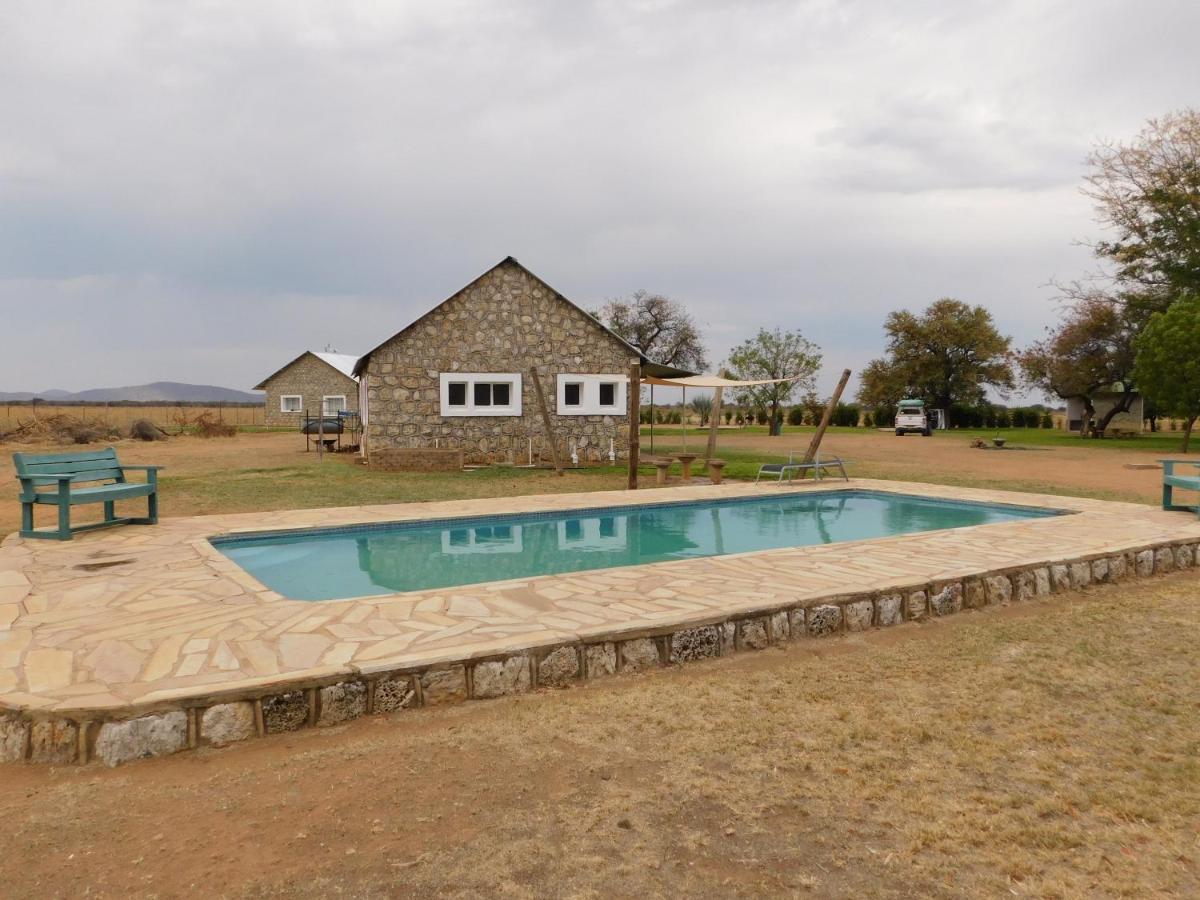 فندق Meteorite Rest Camp Grootfontein المظهر الخارجي الصورة