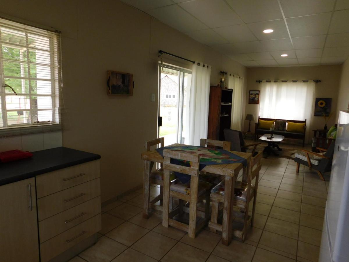 فندق Meteorite Rest Camp Grootfontein المظهر الخارجي الصورة