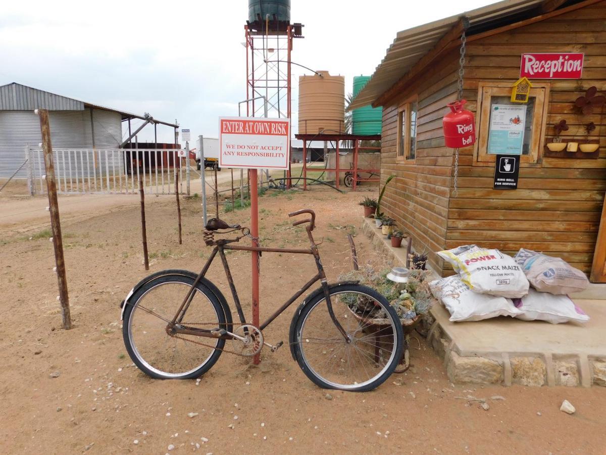 فندق Meteorite Rest Camp Grootfontein المظهر الخارجي الصورة
